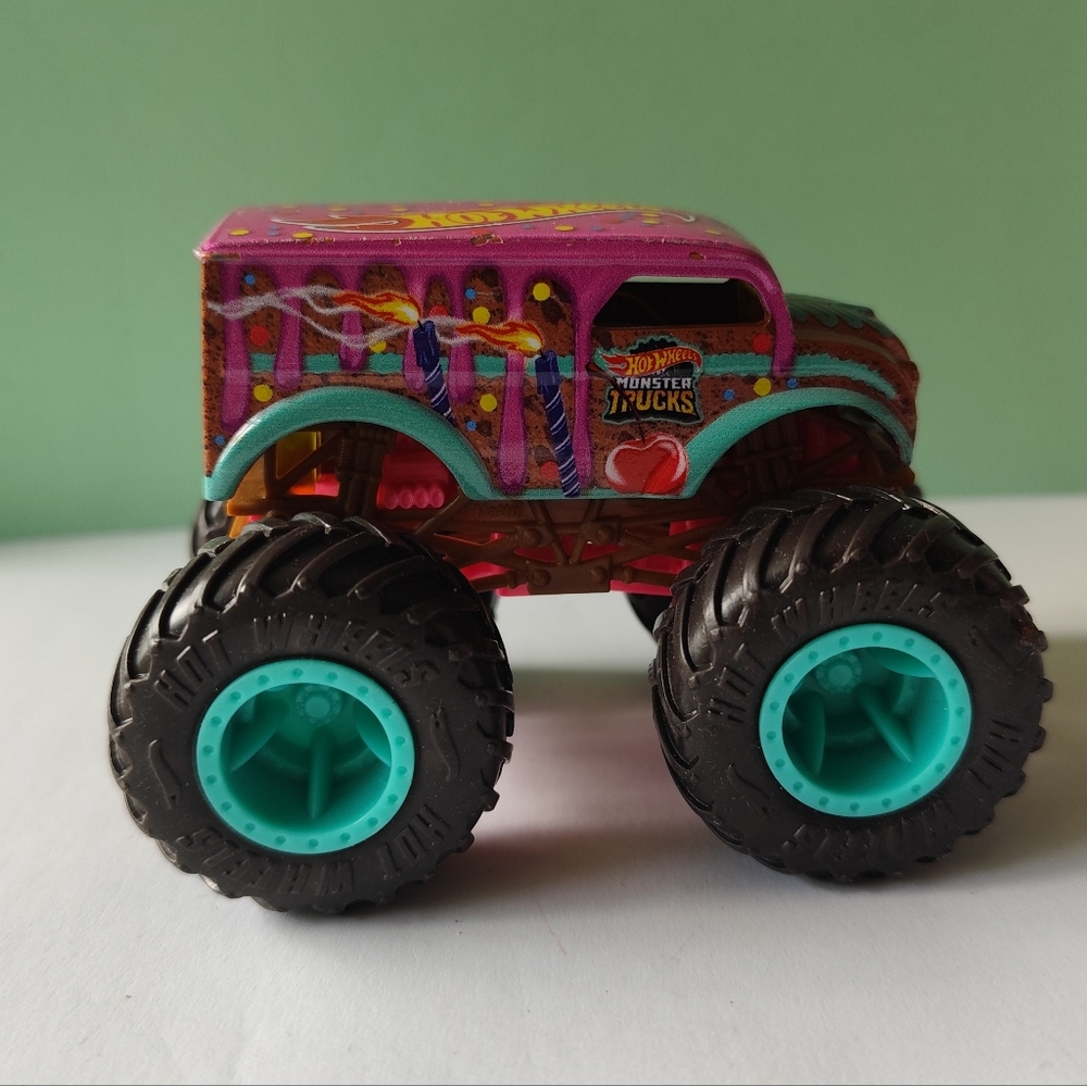 3/$25💙Hot Wheels 1:64 Monster Trucks 2023 Hot Wheels Delivery